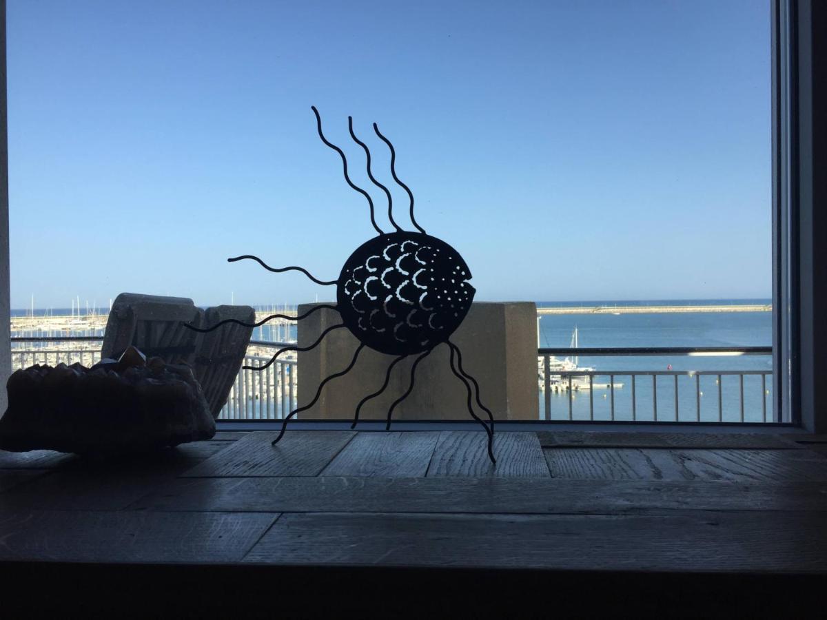 Marina Breeze Apartment